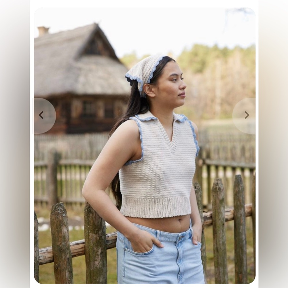 The knotty ones - Aukštaitija
Cotton Crop top NWT